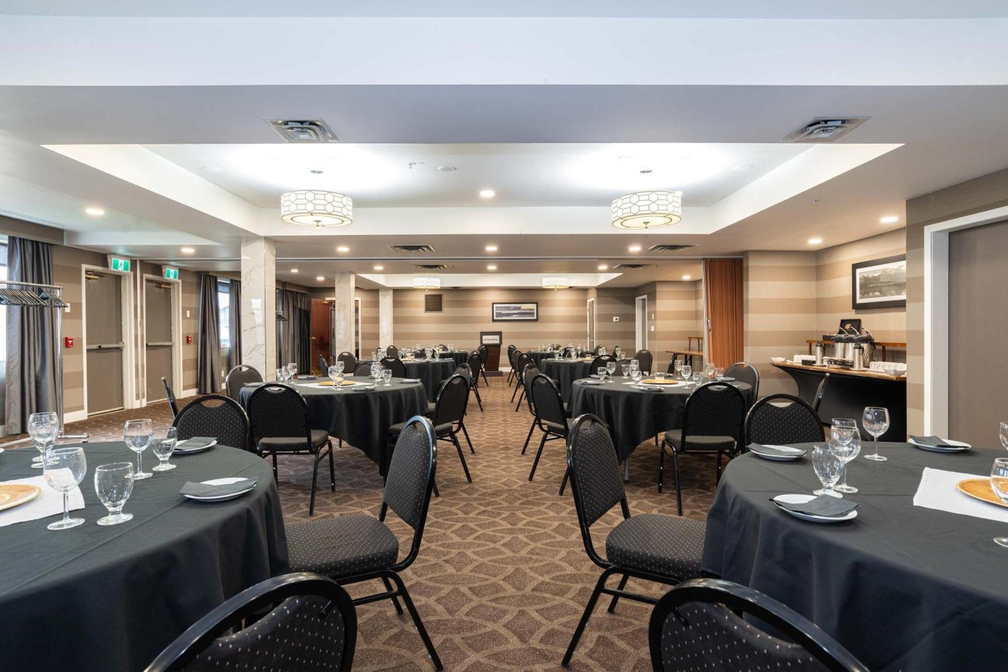 Sandman Hotel גראנדה פראירי מראה חיצוני תמונה